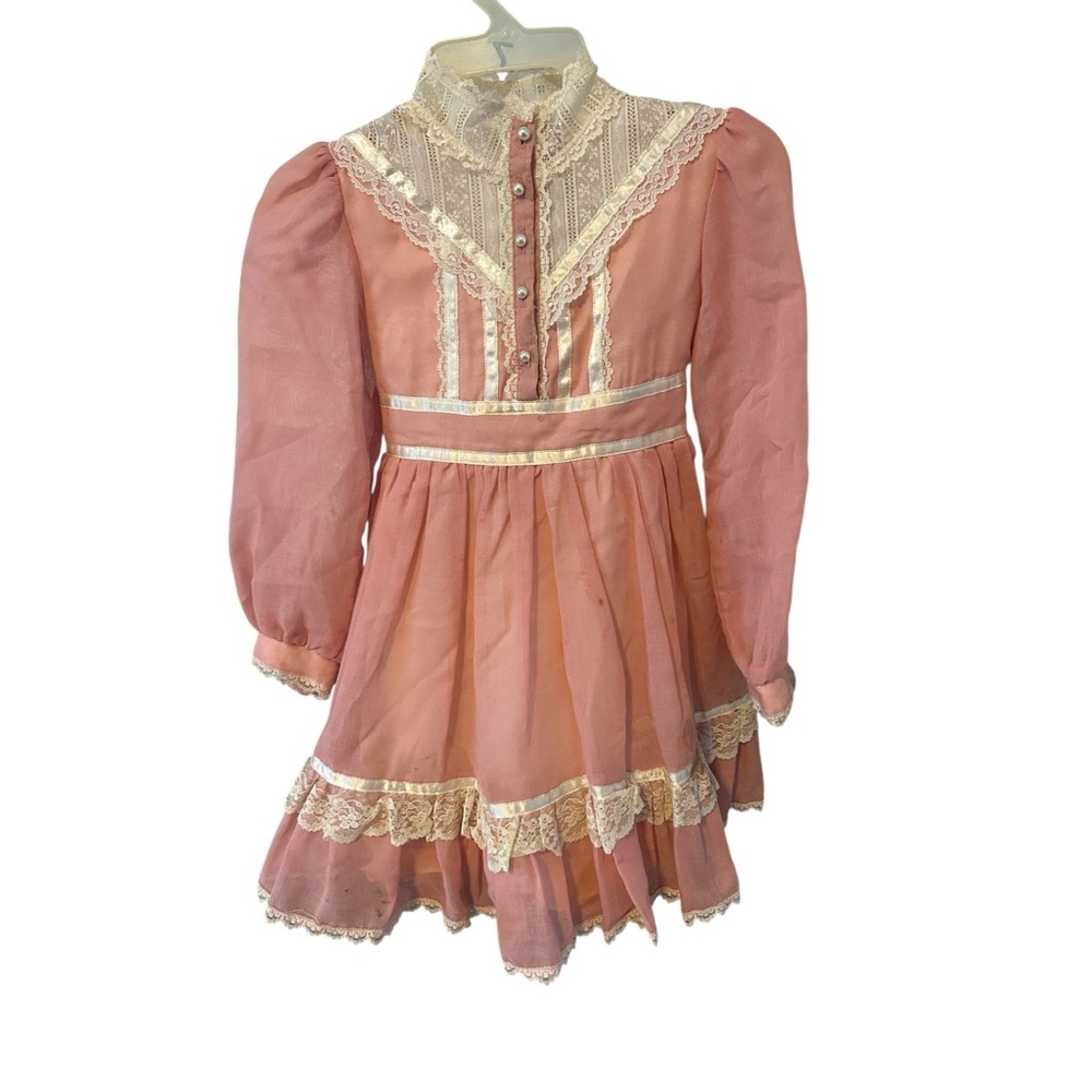 VTG 1970s Gunne Sax Girls Dress Sz 5 Pink White Lace Pearl Button Tie Back FLAWS
